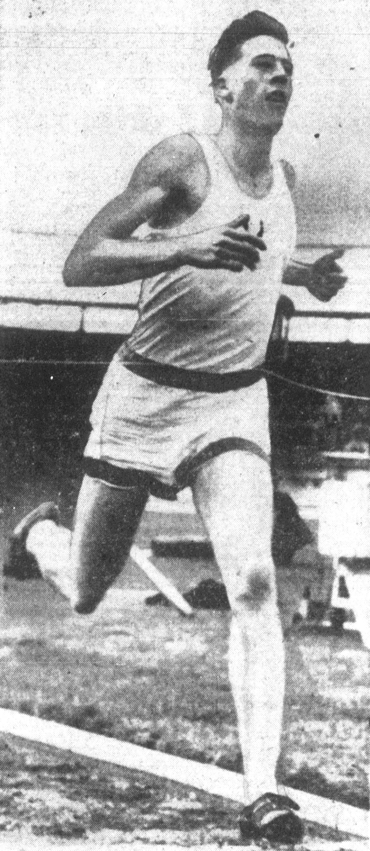 Black-and-white photo of Roger Bannister running on a track in 1954.